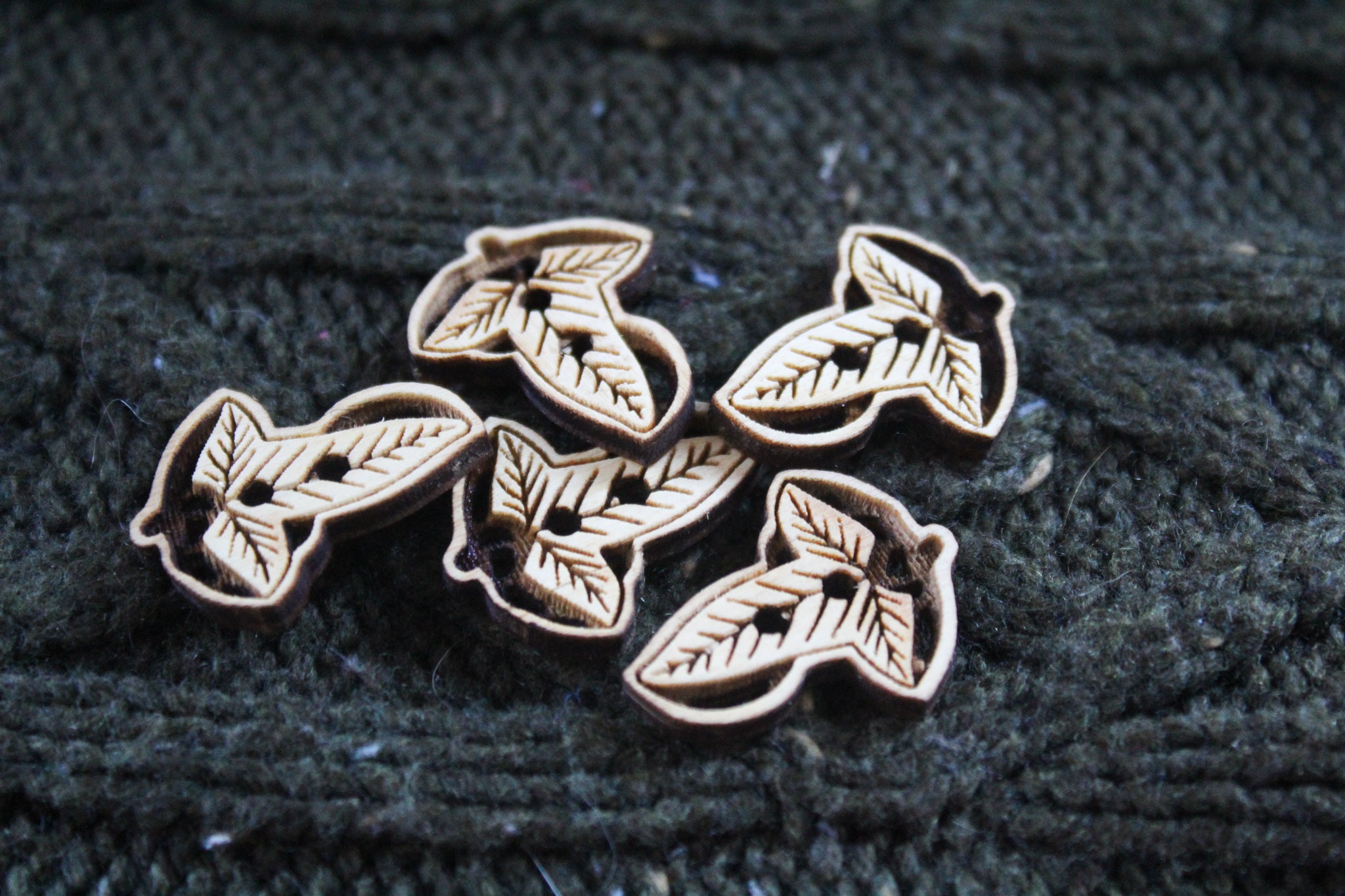 【れもん】Llife BOTTON BROOCH Lorien Leaf Buttons – The Dribbly Yak Company