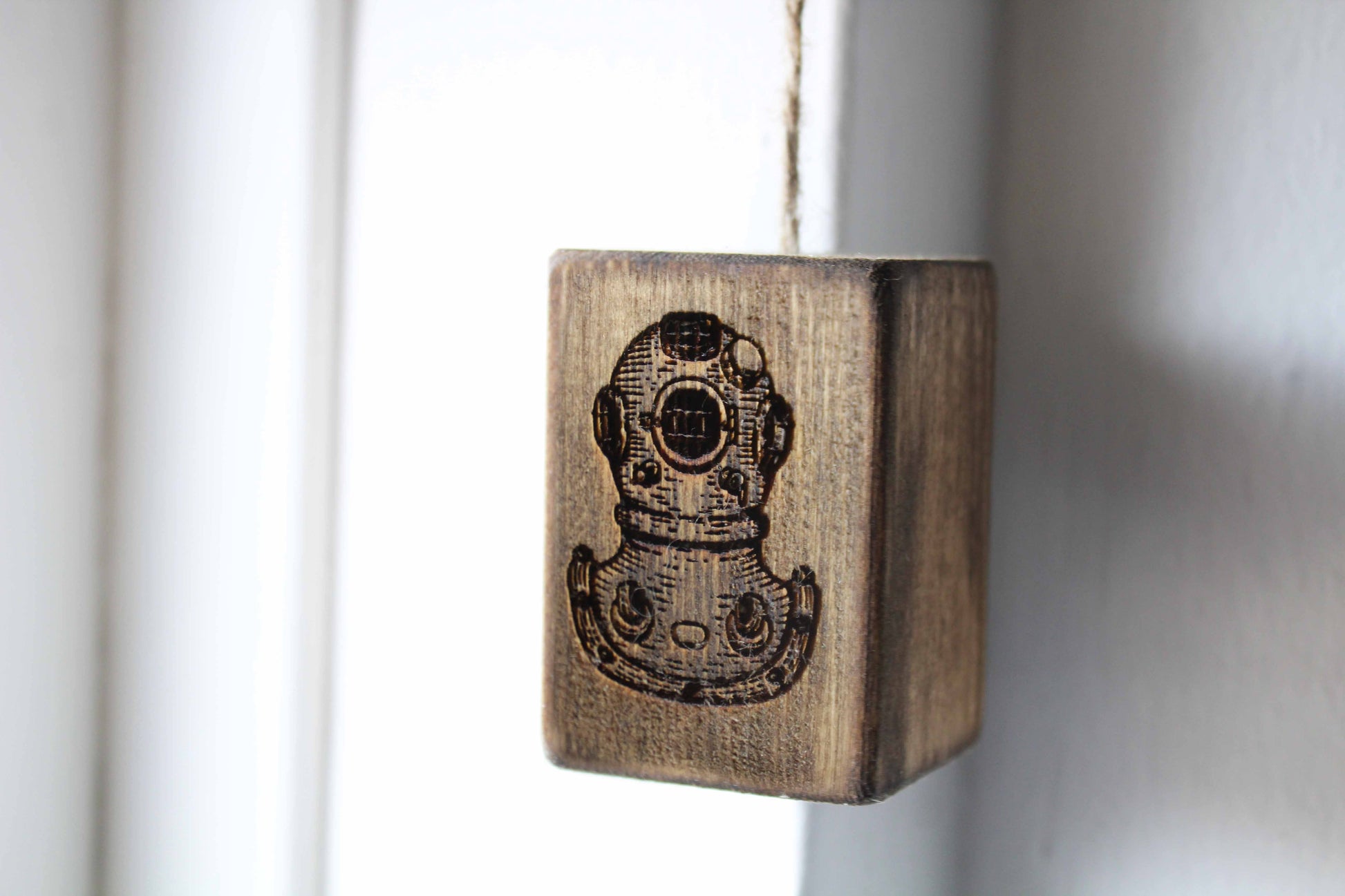 Diving Bell Light Pull image 2
