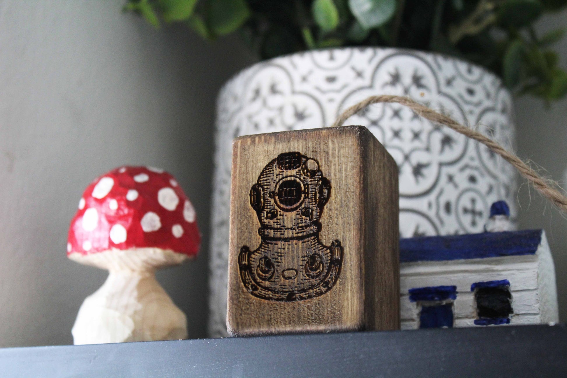 Diving Bell Light Pull image 1