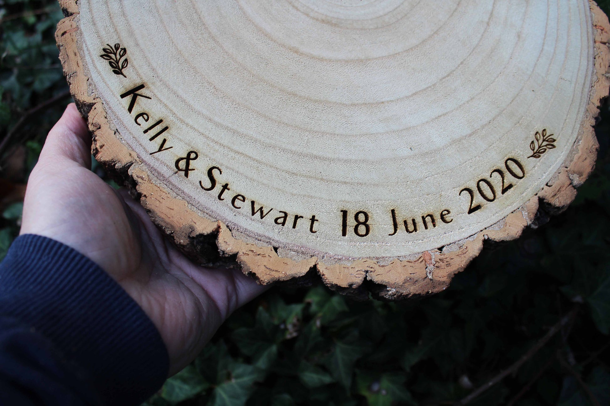 Leaf Log Slice Cake Display image 0